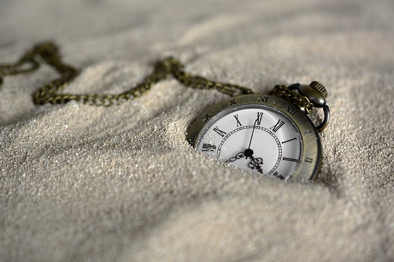 pocket-watch-3156771_1280[1].jpg